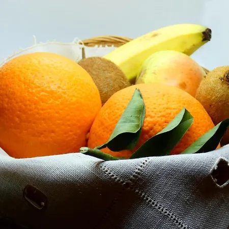 לינה וארוחת בוקר Valverde 4*